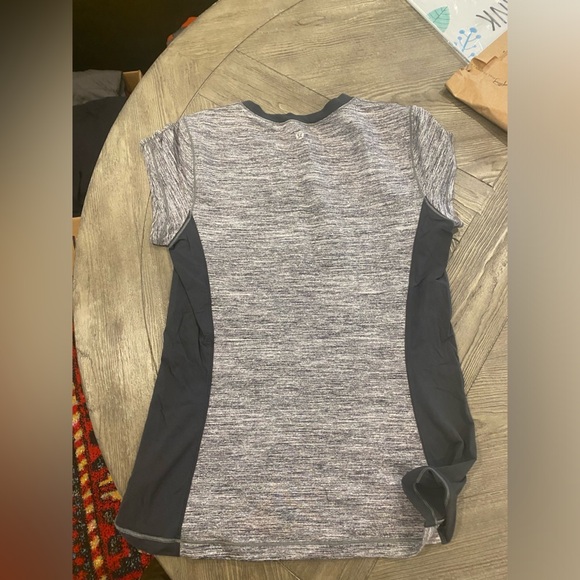 Lululemon Crew Neck Tee Shirt Short Sleeve Moisture Wicking Black Gray W Medium - Picture 6 of 7